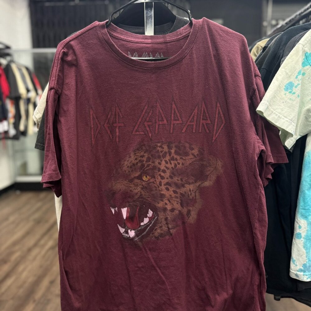 Vintage Def Leppard Grunge Band T-Shirt Men’s Large | Burgundy Leopard Graphic R